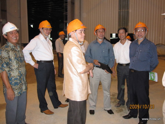 Thứ trưởng Bộ TN và MT Nguyễn Văn Đức tới thăm Nhà máy